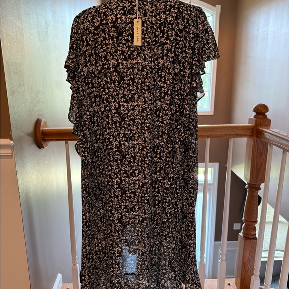 New- Max Studio- Black and White Floral High-Low Dress with Ruffle Detailing - Picture 6 of 10